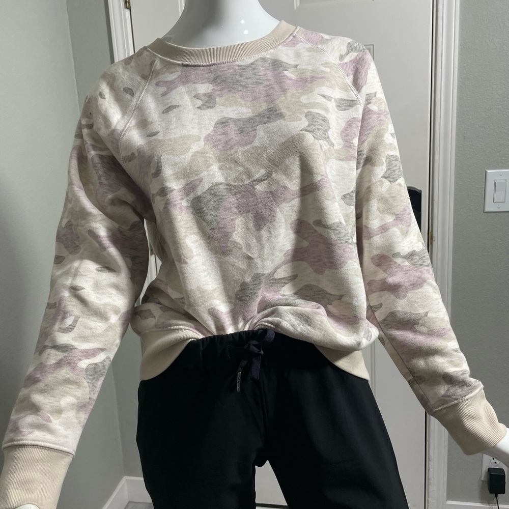 Old Navy women's Pink and Cream Crew Neck Sweater, size Medium (EUC)